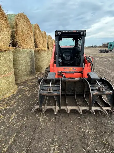 2023 Kubota SSV75 Skidsteer Will take young cows on trade 1040 hours Comes with brand new smooth buc...