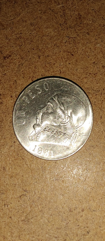 UN PESO - 1982 VINTAGE - MEXICAN COIN, View more