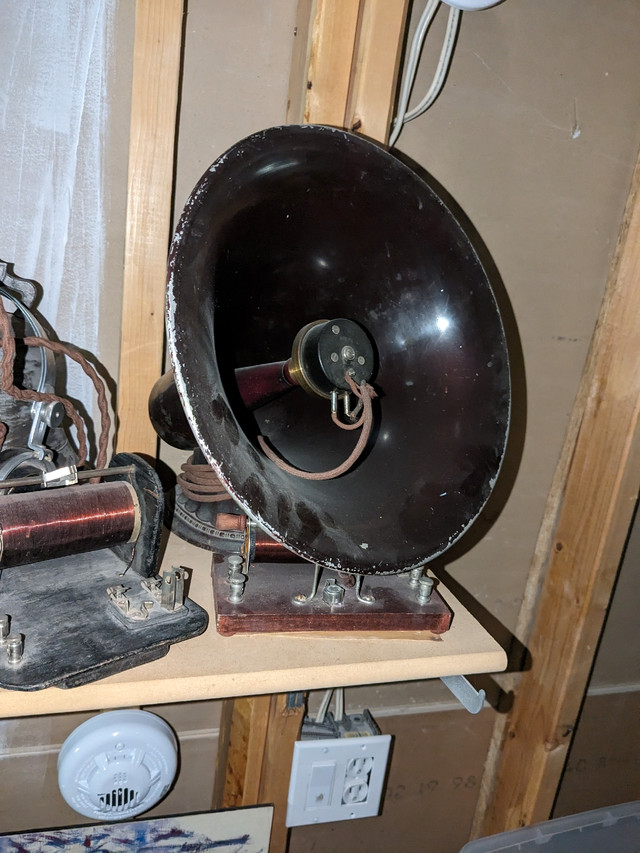 Antique radio horn and cone speakers in Arts & Collectibles in Calgary - Image 2