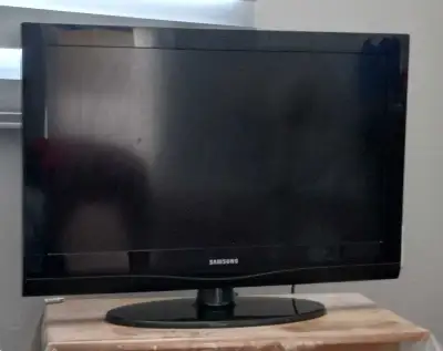 Samsung LCD (32inch), View more
