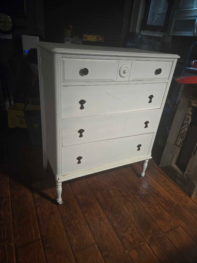 Vintage Dresser in Dressers & Wardrobes in Napanee