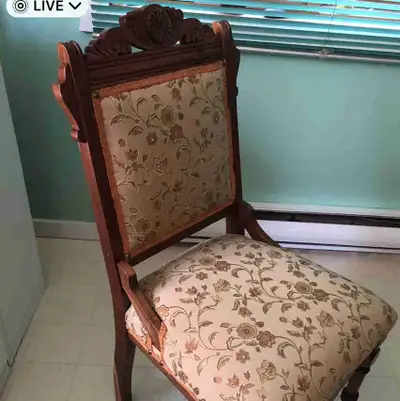 Chaise antique . Laurentides , Chute-St-Philippe J0W 1A0, View more