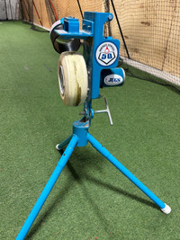 Pitching Machine - Jugs PS50 Softball machine