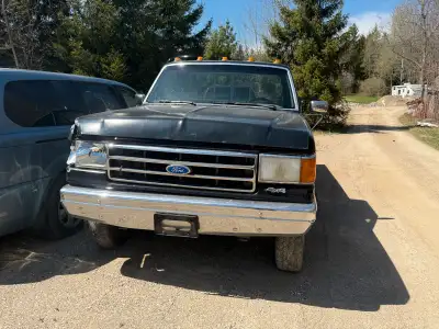 1989 F250 Black 5.8L Gas **PART OUT** -Box $400 -Rear Bumper $200 -Tail Lights $30 each -Front Bumpe...