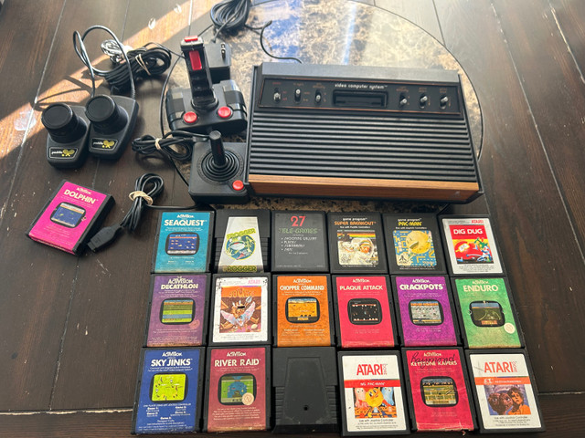 Atari 2600 6 switch with 18 games clean image newer adapter for  in Older Generation in Bathurst