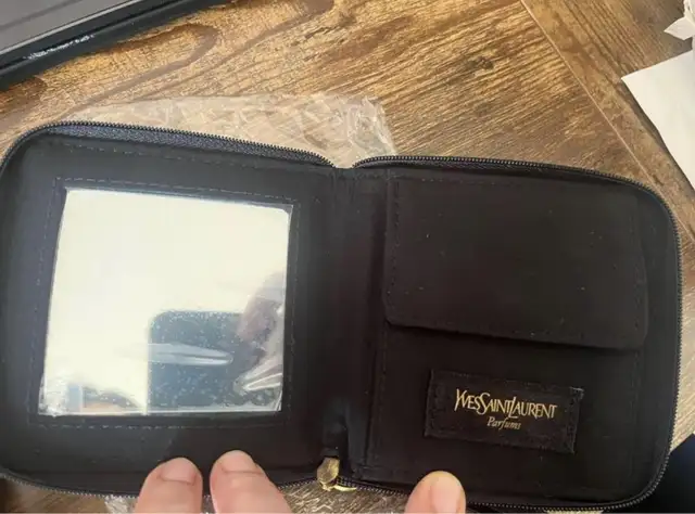 YSL small coin purse in Women's - Bags & Wallets in Mississauga / Peel Region - Image 3