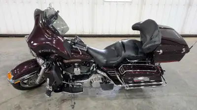 2005 Electra Glide Classic. New BRS battery, Legend Elite rear shocks, lowers off newer Road Glide n...