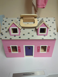 Melissa and Doug Fold and Go Wooden dollhouse