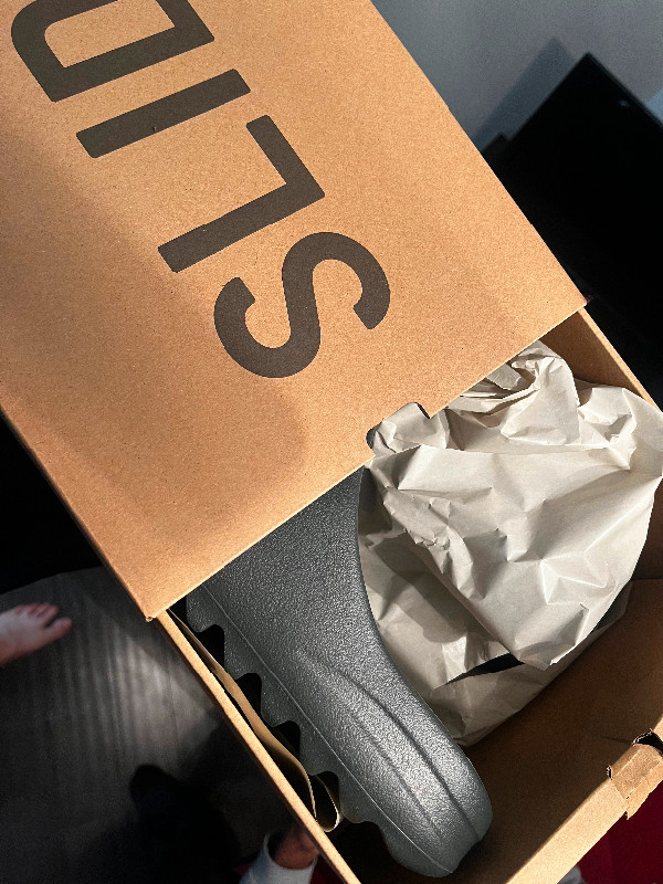 Dark onyx Yeezy slides size 13, unused with receipt in Men's Shoes in Mississauga / Peel Region