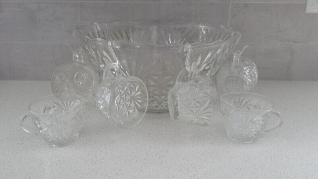 VINTAGE CUT  GLASS  PUNCH  BOWL & MATCHING CUPS in Arts & Collectibles in Kitchener / Waterloo