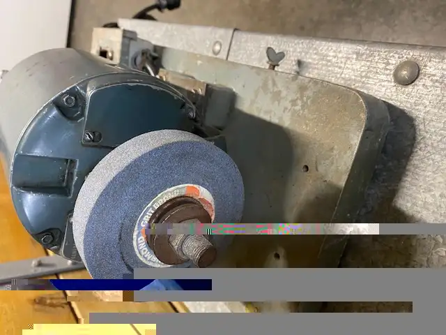 Easisharp Serr-Edge Machine Co. Model No SS-1B in Hand Tools in Saint-Jean-sur-Richelieu - Image 6