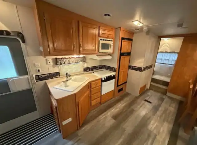 2002 jayco eagle 5th wheel in Travel Trailers & Campers in Prince George - Image 6