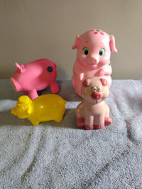 4 pig piggy banks