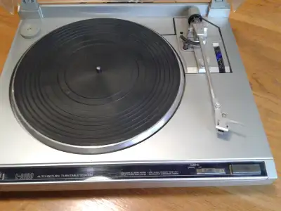 VINTAGE JVC L A100 TURNTABLE BEST OFFER, View more