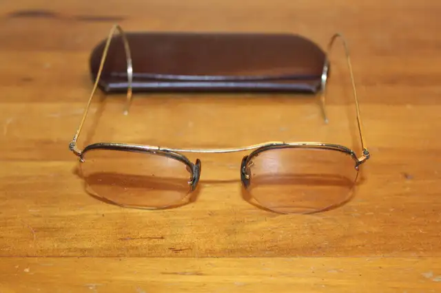 Pair of Old Spectacles In Case in Arts & Collectibles in London - Image 5