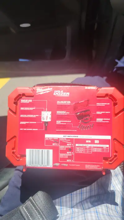 milwaukee hole saw set 3/4 "to 11/2"diameter 65$ cash, View more