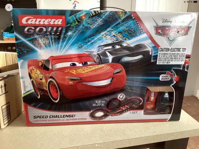 Piste de course Flash Mc Qneen  160$ in Toys & Games in Trois-Rivières - Image 2