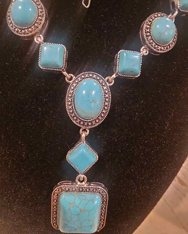 Vintage faux turquoise fashion jewelry Necklace in Jewellery & Watches in Calgary - Image 3