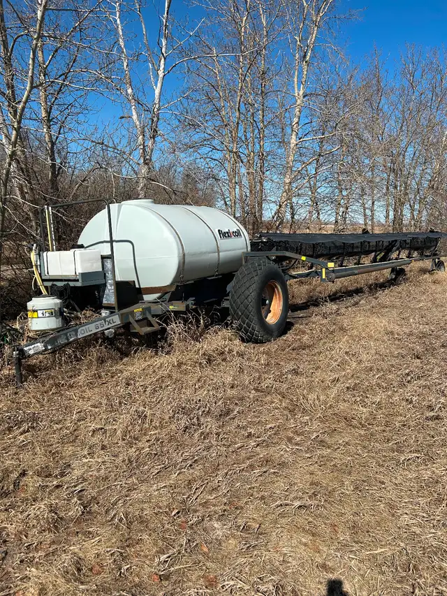 Flexicoil sprayer in Farming Equipment in Saskatoon - Image 3