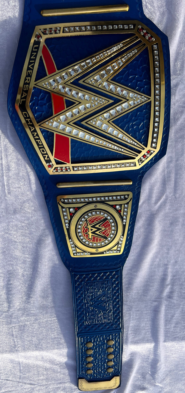 WWE Universal Championship Wrestling Belt Replica in Arts & Collectibles in Oakville / Halton Region - Image 4