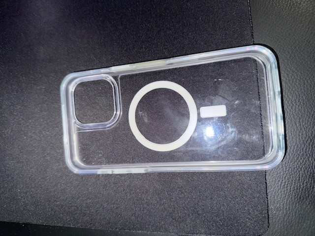 Symmetry Series Antimicrobial MagSafe iPhone 13 Pro Max in Cell Phones in City of Toronto - Image 2