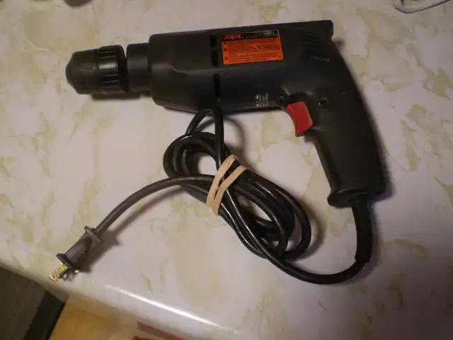 SKIL 3/8 VARIABLE SPEED REVERSIBLE 110 VOLT HAND DRILL