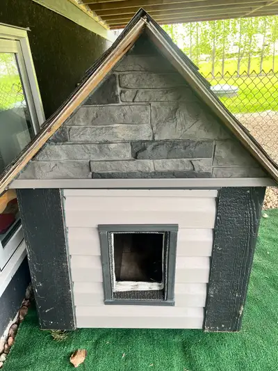 New condition Fully insulated dog house Inside fully finished with vinyl Corners are siliconed Roof...
