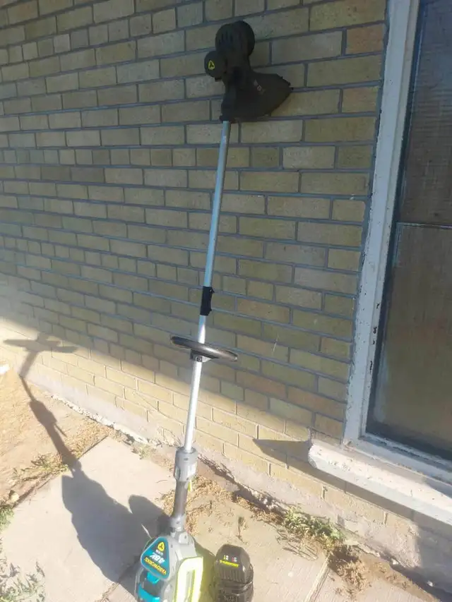 Yardworks 48V Grass Trimmer + Battery in Outdoor Tools & Storage in City of Toronto - Image 3