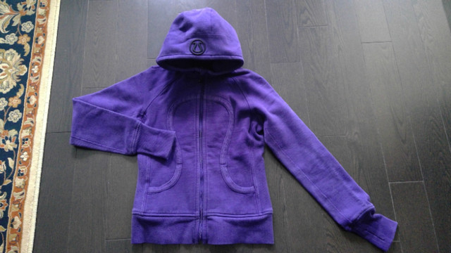 Lululemon hooded jacket - size 6 in Women's - Tops & Outerwear in Oakville / Halton Region - Image 4