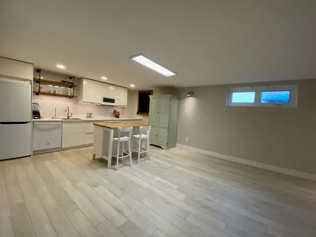 SPACIOUS BASEMENT SUITE WITH HUGE WINDOWS AND PRIVATE ENTRANCE!