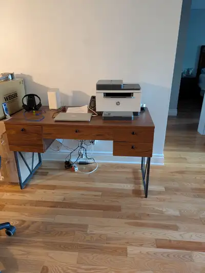 Bureau en très bon état, View more