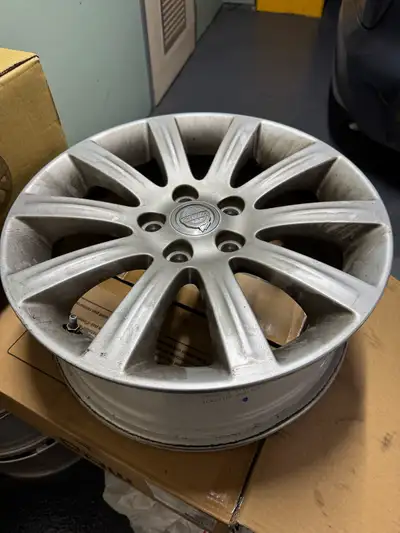 Chrysler/Dodge brushed aluminum rims (4ea) in excellent condition. Bolt pattern is 5x114.3 Tire size...
