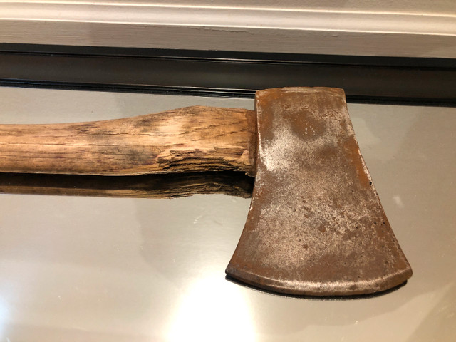 36" Benchmark Single Bit Men's axe in Hand Tools in Vancouver - Image 2