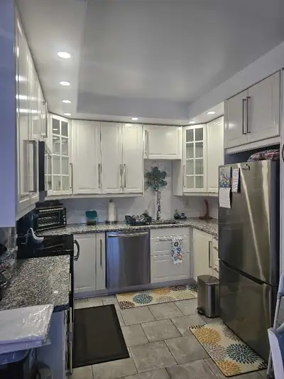 Executive 1 bedroom apartment with den available April 1st. Includes: Fridge/Stove Washer/Dryer Micr...