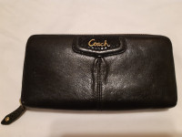 Women's Black Authentic Coach Genuine Leather  Zippered Wallet