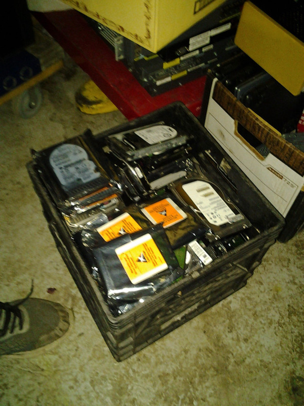 sata sas hard drives 2.5 inch 3.5 inch ssd 1tb $20 4tbv $60 etc dans Composants de système  à Ville de Montréal - Image 2