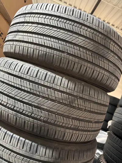 2 Used 255/45/R19 KUMHO A/S–Tesla Model Y/Q3/Tiguan/Escape Pair of TWO used 255 45 R19 Kumho Solus T...