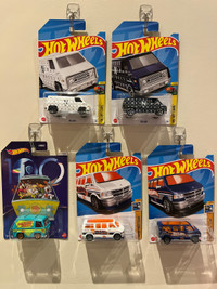 Hot Wheels Van Set - 5 cars including Scooby Van.