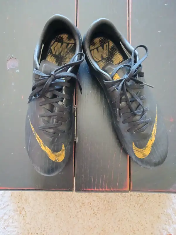 Mercurial Nike Cleats size 7 unisex in Soccer in Bedford - Image 2