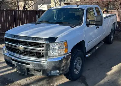 This Chevrolet 3500 long box is in excellent condition. Equipped with a Duramax Diesel and Allison a...