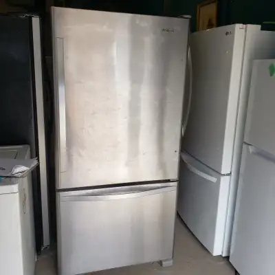 Refrigerator Whirlpool 32.5 Inches wide 22 cu. ft. bottom-freeze, View more