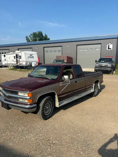 1997 Chevrolet Silverado 2wd with the 454 big block 100% rust free, 0 rust anywhere Interior is near...