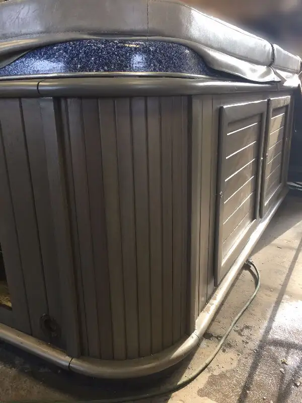 Used Hot Tubs that work perfectly. in Hot Tubs & Pools in St. Catharines - Image 9