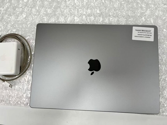 Apple Macbook Pro A2485 | 2021 | M1 Pro | 16 inch On SALE!!! in Laptops in Mississauga / Peel Region - Image 2