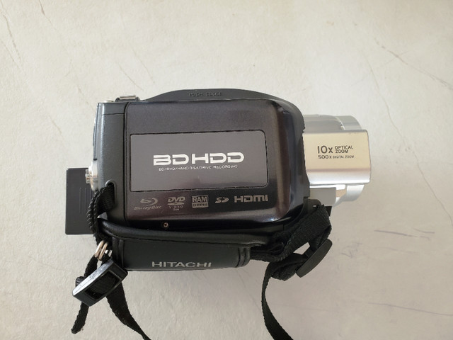 Caméscope HDD 30 Go. hybride Blu-ray Disc DZ-BD7HA d'Hitachi dans Appareils photo et caméras  à Granby - Image 2