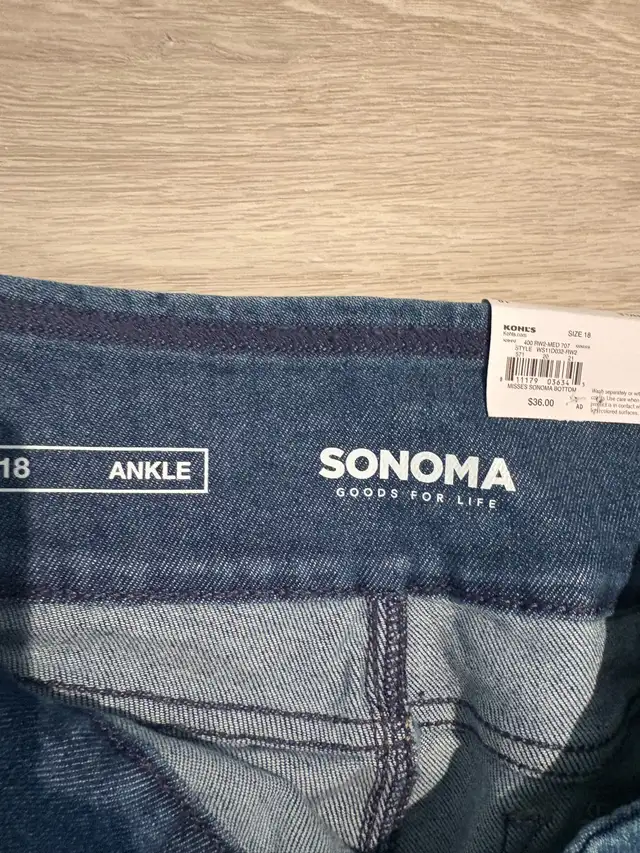 Ladies Name Brand Jeans  in Women's - Bottoms in Barrie - Image 6