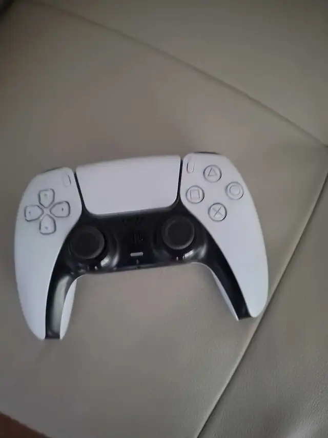 ps5 controller* Great Condition in General Electronics in Ottawa - Image 3