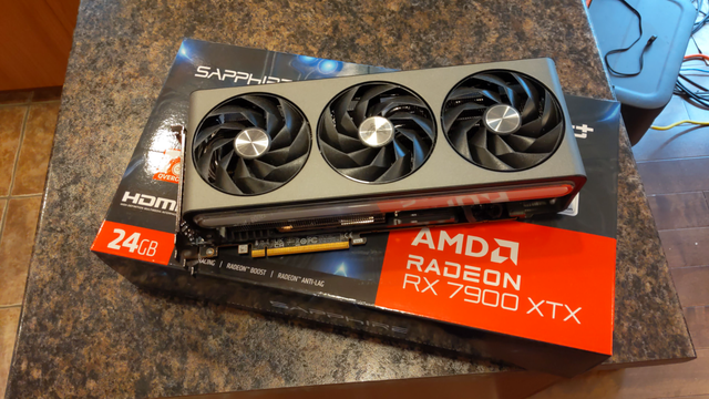 Sapphire AMD Radeon RX 7900 XTX 24GB in System Components in Québec City - Image 2