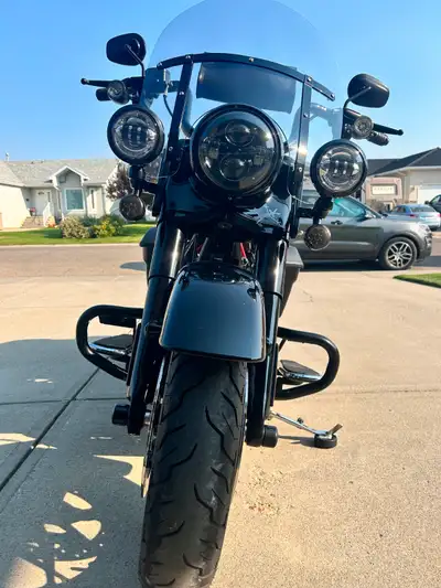 2021 Roadking Special Transferable Harley Extended Warranty till May 2028 Financing available throug...
