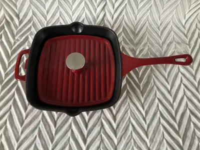 Remy Olivier Cast Iron Griddle Pan with Griddle Press Lid, View more